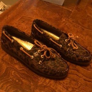 Size 8.5 Sperry top-sider cheetah print shoes